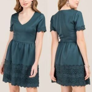 Francesca’s green lace dress